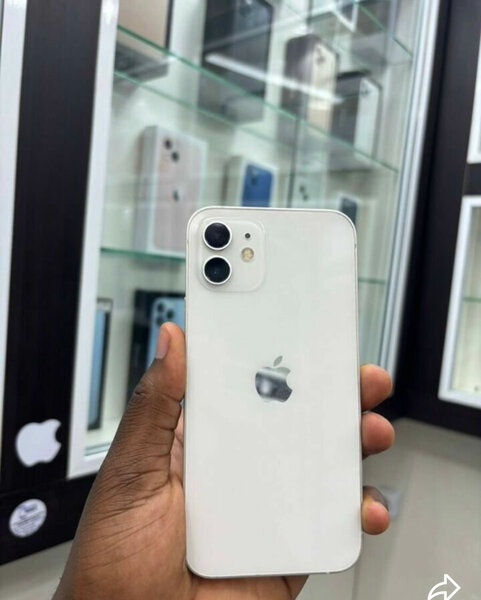 iPhone  12 simple blanc