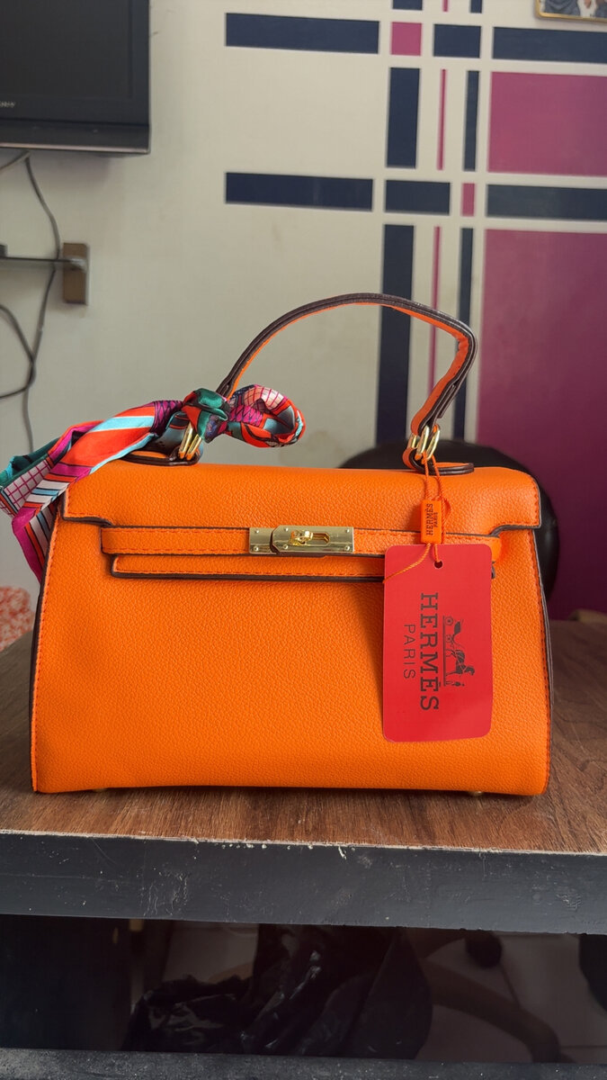 Sac à main en cuir orange Hermes