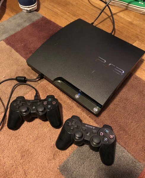 Console PlayStation 3 avec 2 manettes