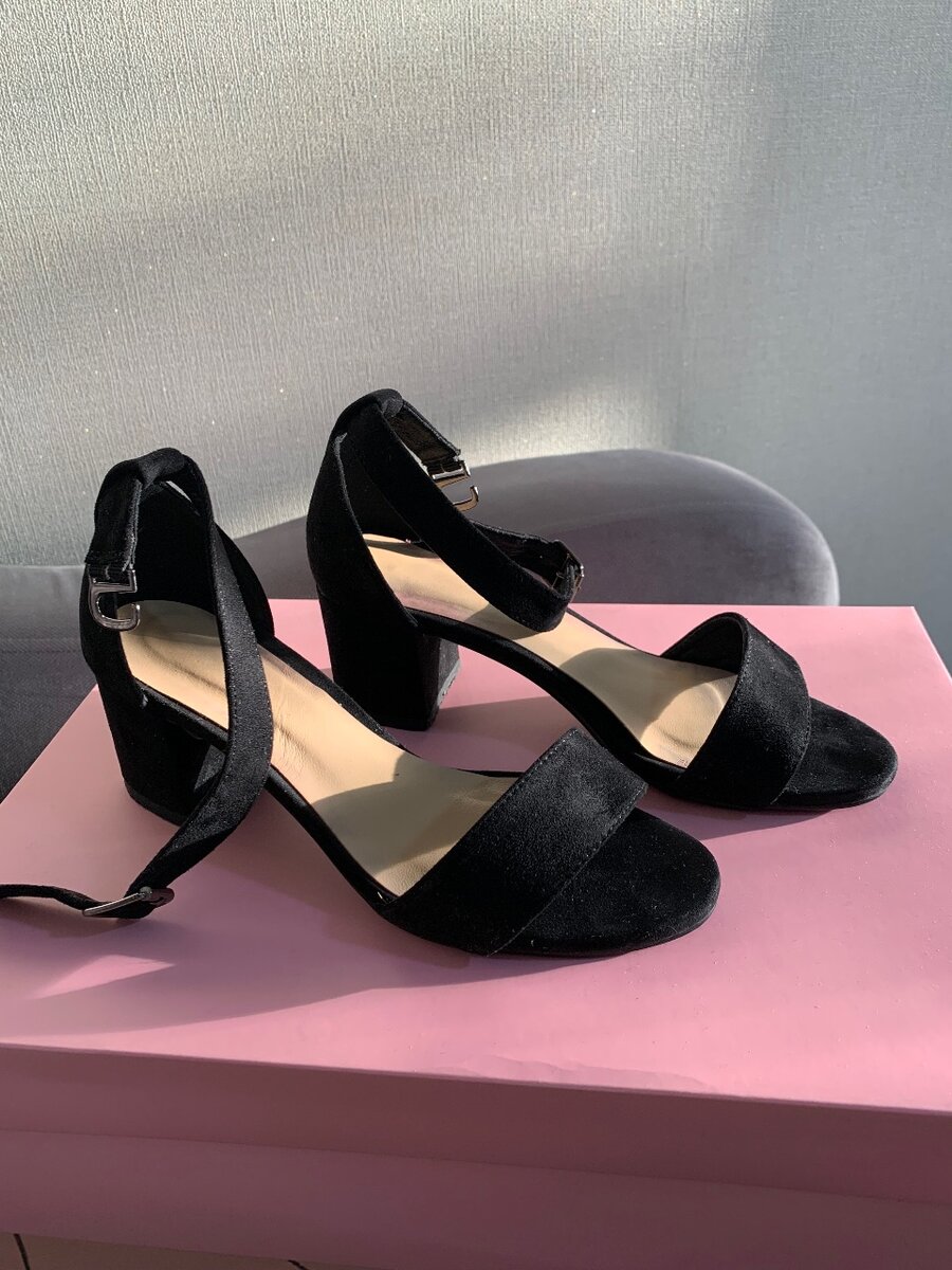 Женские босоножки