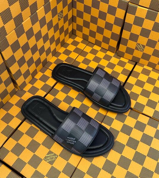 LV quality slippers
