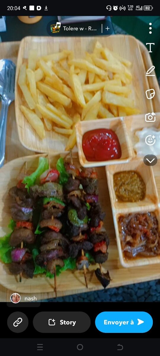 Plat de brochette d'escargot