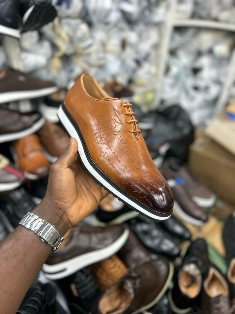 Chaussures habillées en cuir tressé