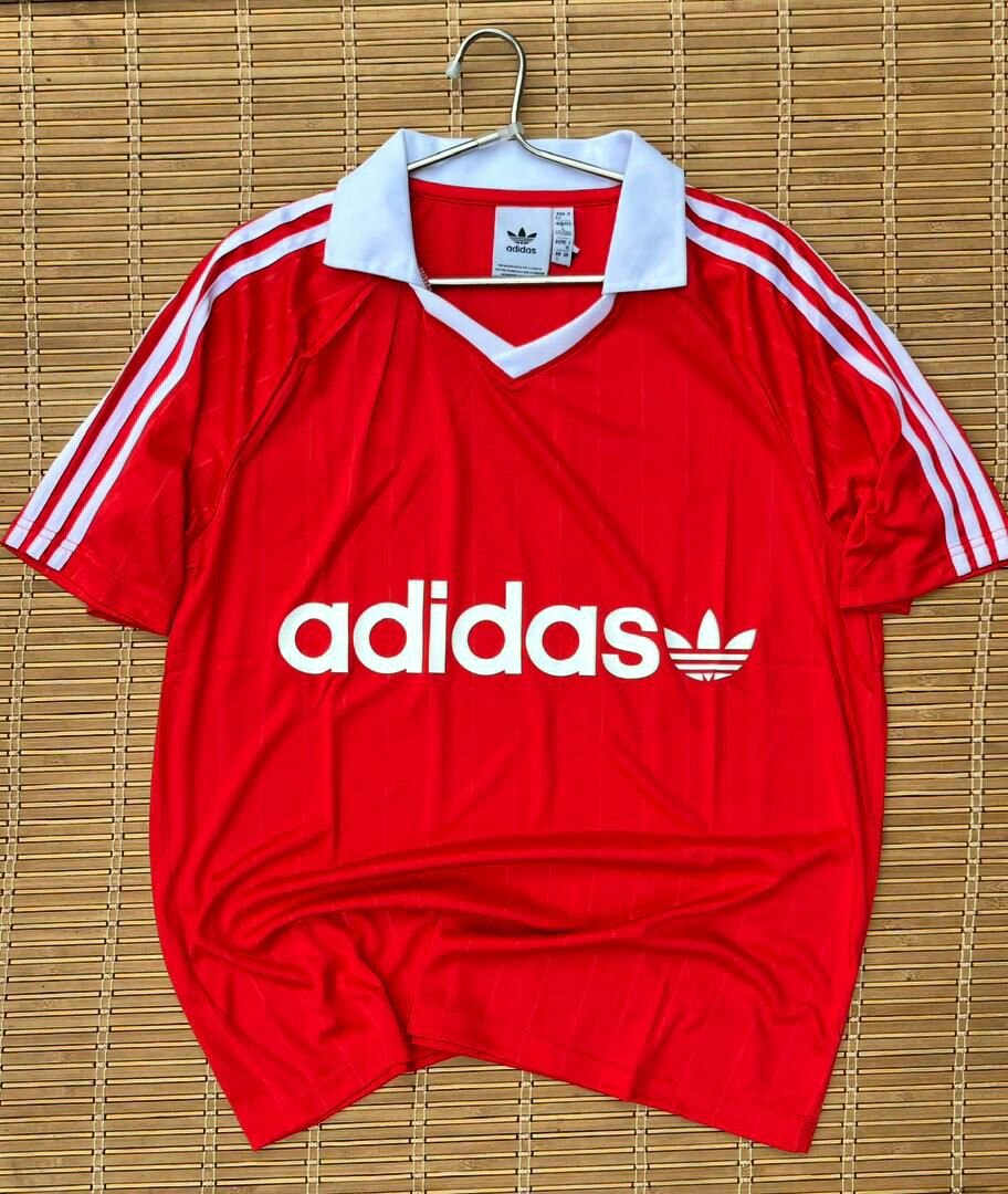 T-shirt adidas