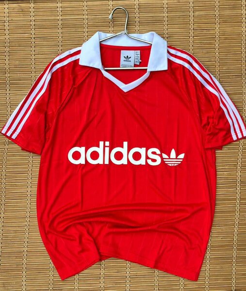 T-shirt adidas