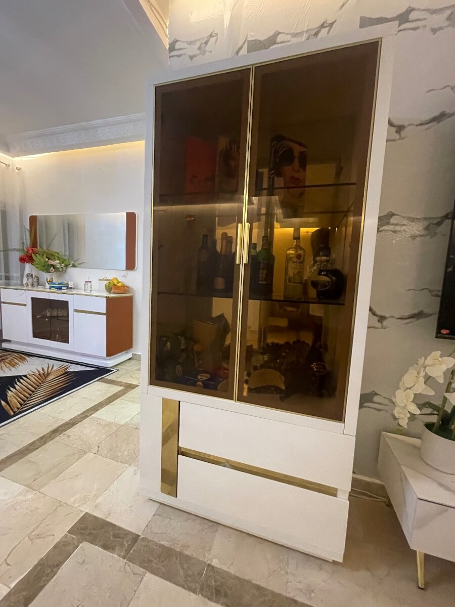 Vitrine moderne en verre et bois