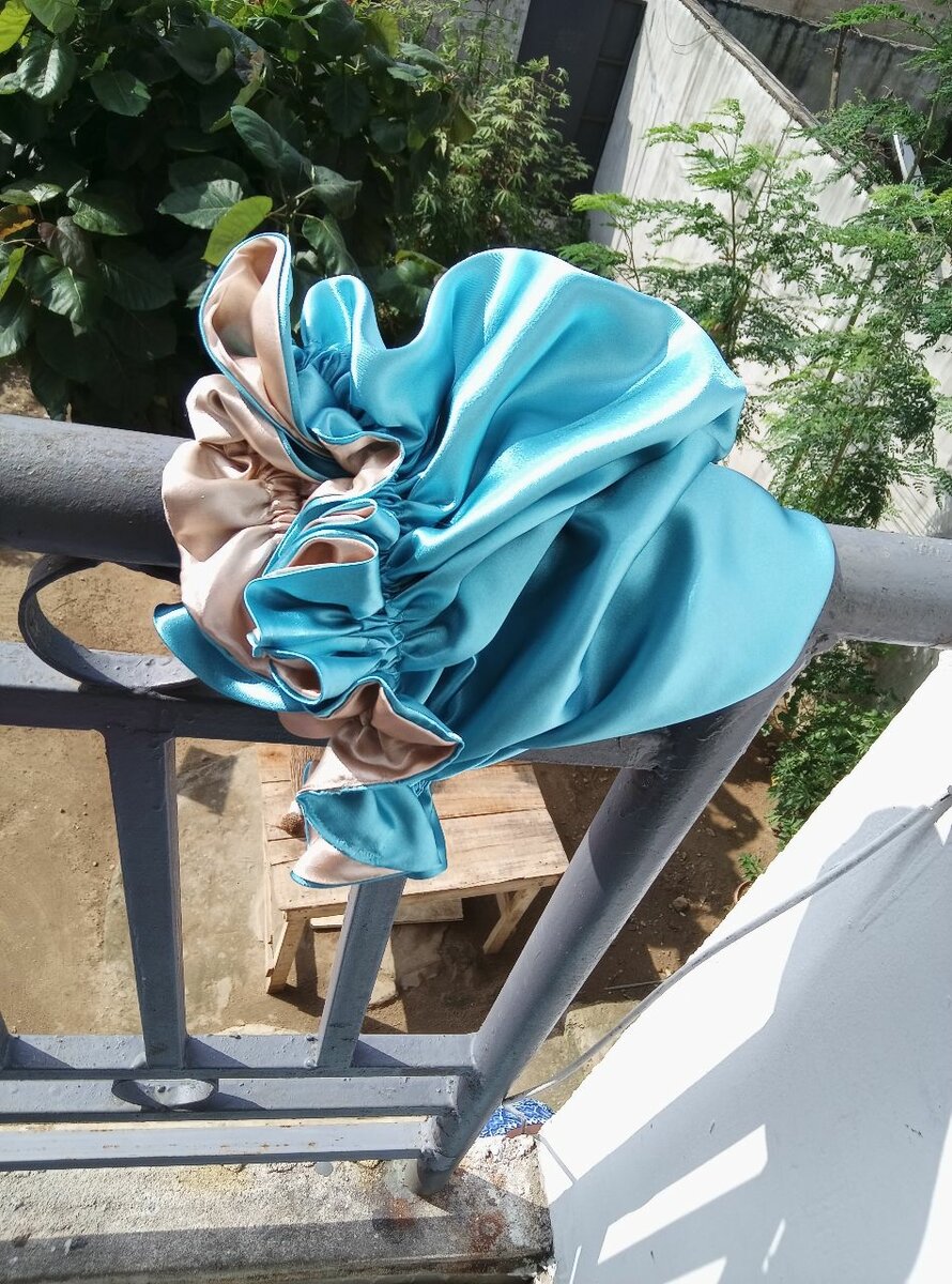 Bonnet de nuit en satin réversible