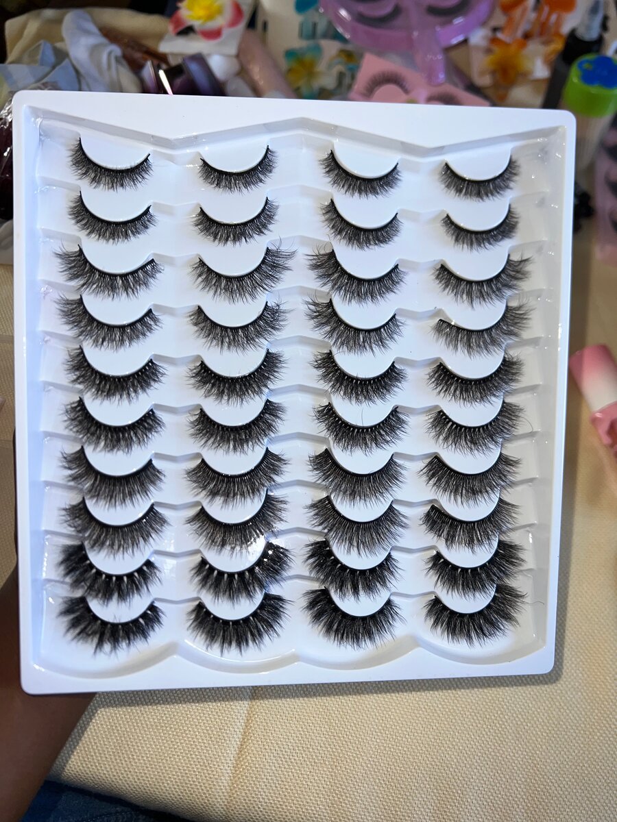Faux cils volumineux