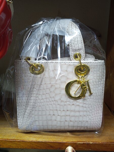 Sac à main élégant crocodile