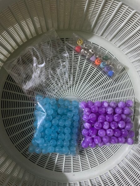 Perles colorées pour bricolage