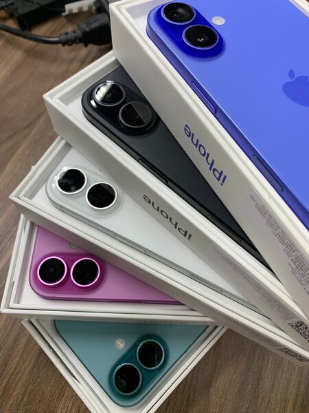 iPhone 16- Couleurs Variées