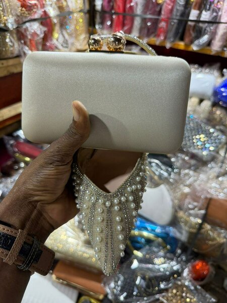 Sac à main de soirée blanc en cuir