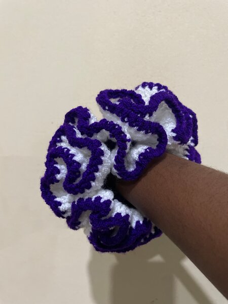 Chouchou tricoté violet et blanc