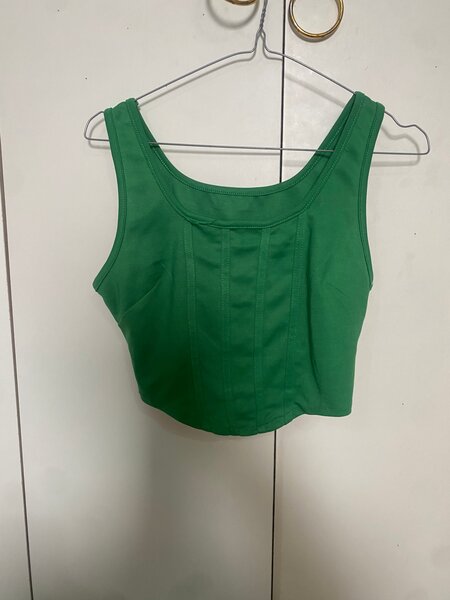 Top court vert élégant