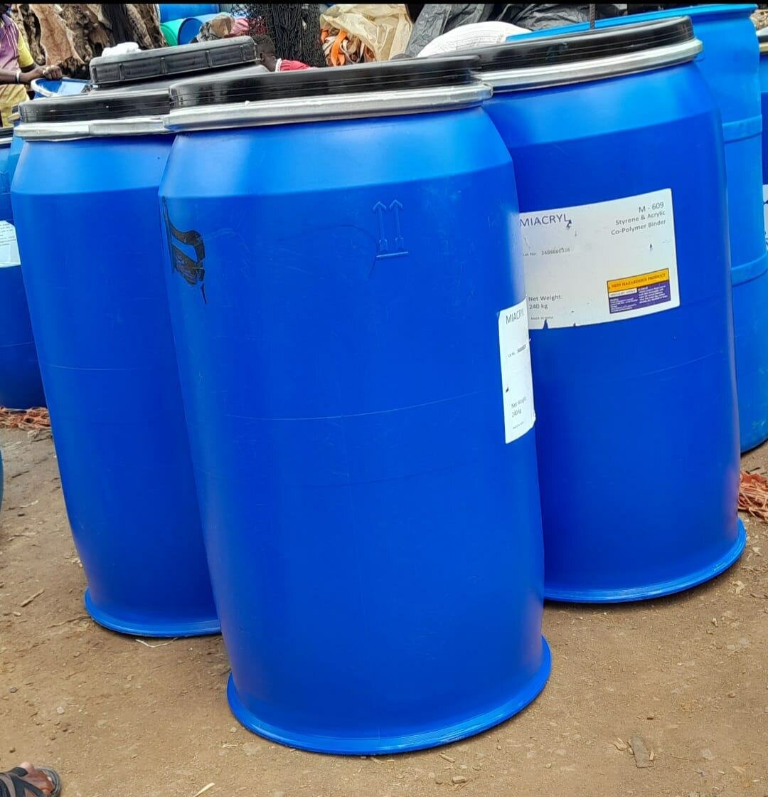 Fût en plastique bleu