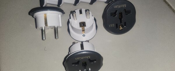 Adaptateur universel de voyage