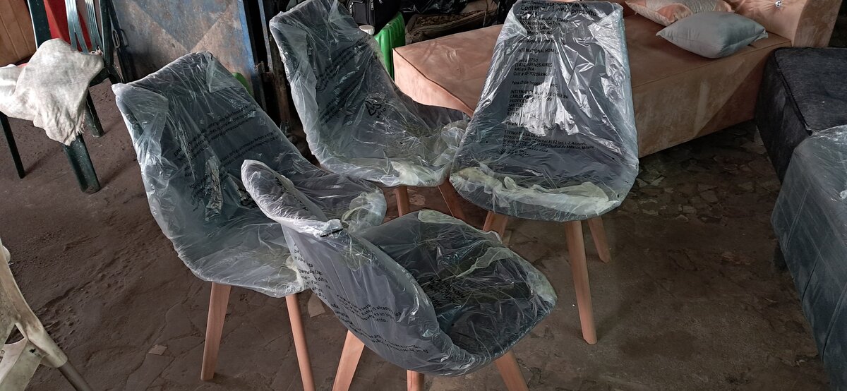 Chaises modernes en bois rembourrées