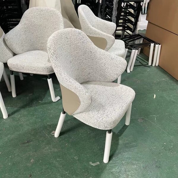 Chaise design luxe pour salle à manger