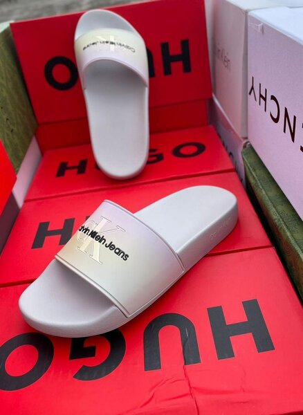 Claquettes tendance Calvin Klein