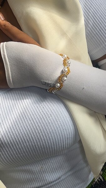 Bracelet élégant perles dorées