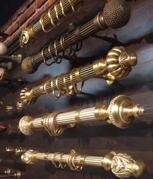 Tringle à rideau dorée élégante