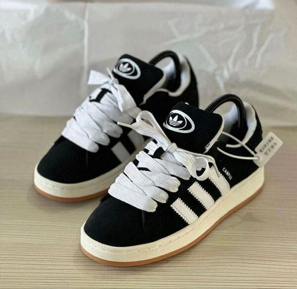 Baskets noires tendance