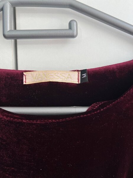 Велюровое платье в пол в трендовом оттенке