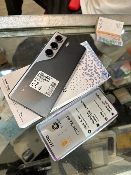 Tecno camon 40/256 giga 8 giga