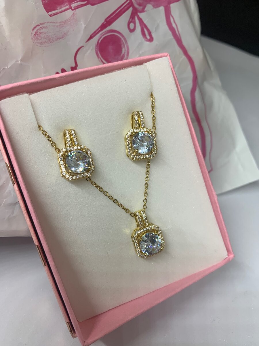 Ladies necklace with earrings