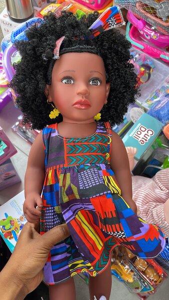 Poupée africaine élégante