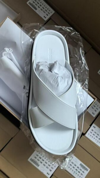 Sandales croisées élégantes