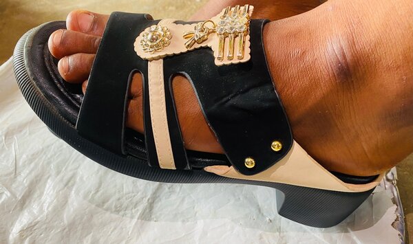 Sandales élégantes à talon noir