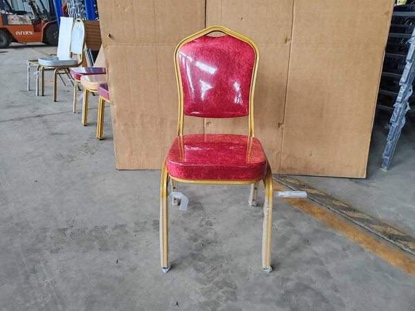 Chaise de salle à manger rouge en cuir
