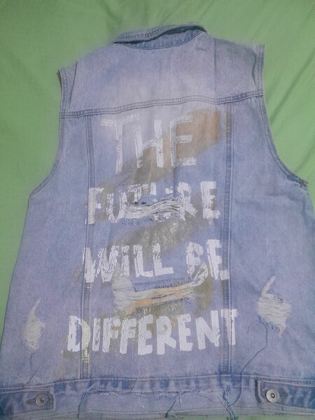 Veste en Jean Déchirée