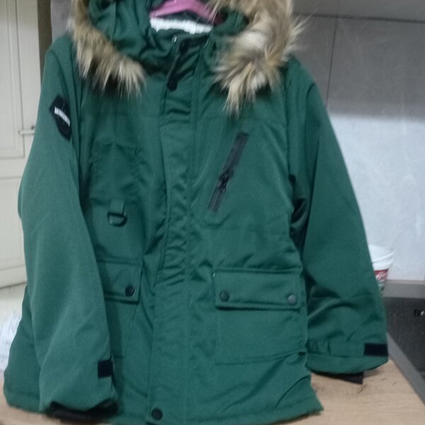 Куртка новая!! размер 140см, подойдет на 7-8 лет