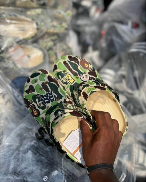 Bape x Crocs : chaussures camouflage vert