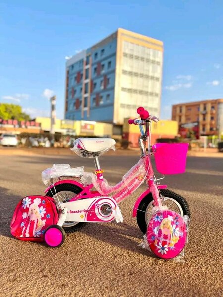 Vélo enfant rose avec panier
