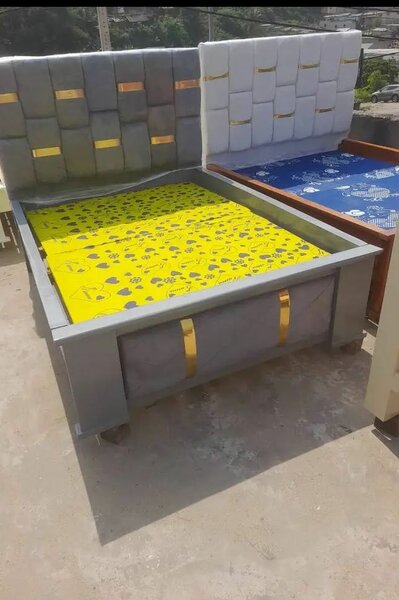 Lit moderne en tissu chic