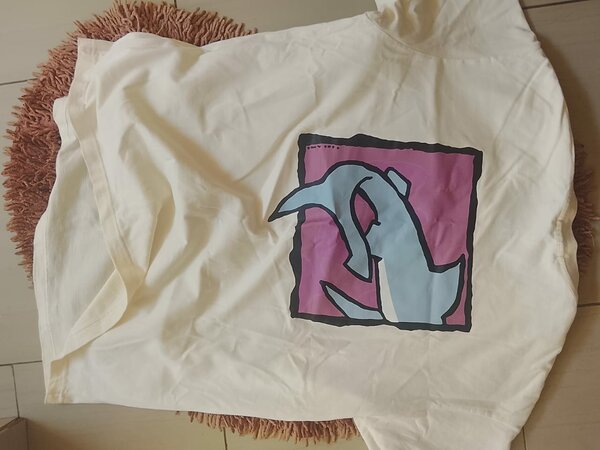 T-shirt graphique avec motif requin