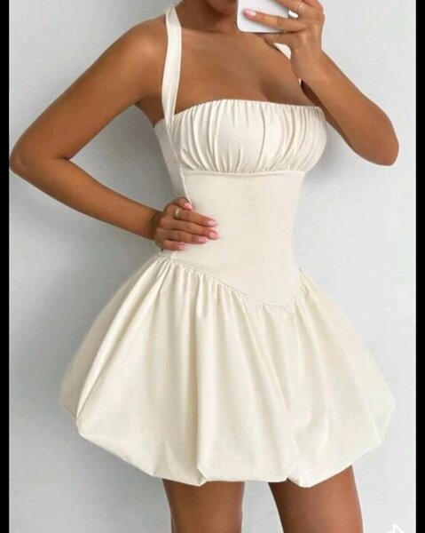 Robe courte blanche élégante