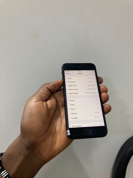 iPhone SE 64GB 2nd Generation