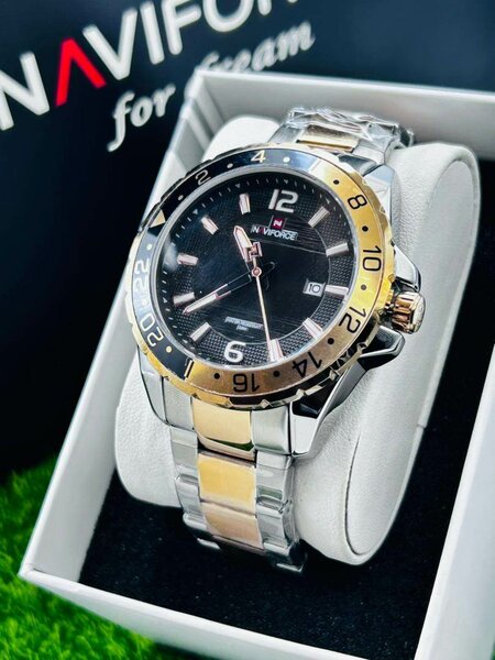 La montre naviforce