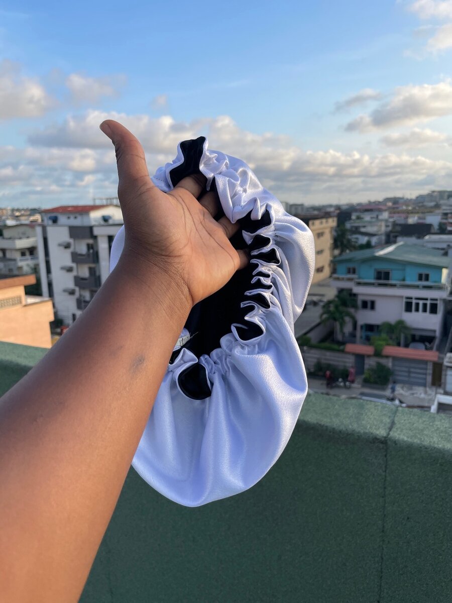 Bonnet en satin double face