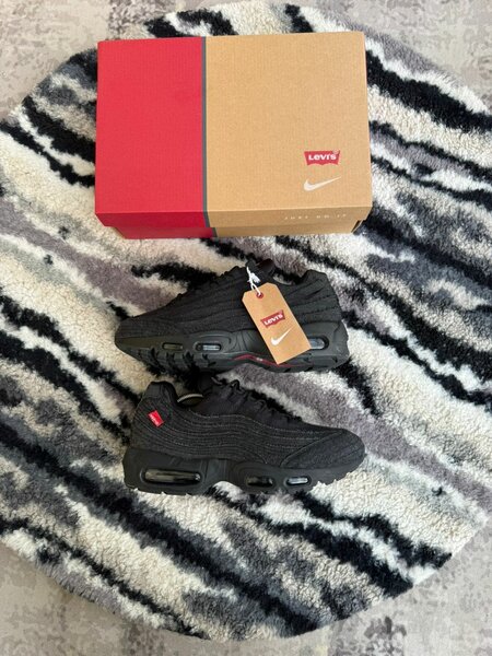 Sneakers noirs Levi's Nike