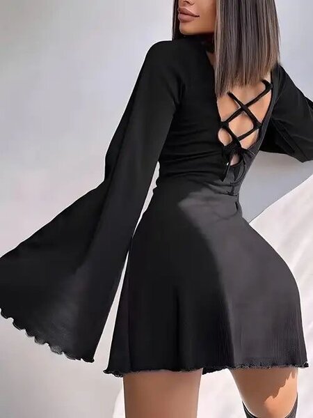 Robe noire élégante dos nu