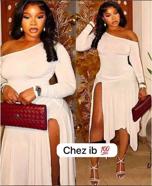 Robe Blanche Épaule Nue Élégante