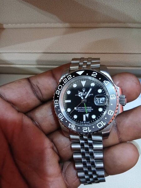 Montre automatique en acier