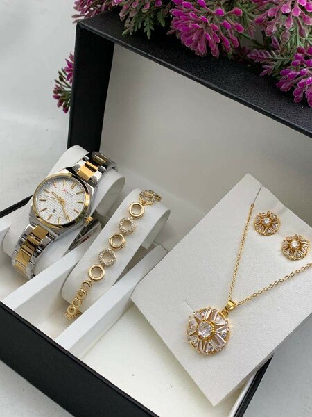 CURREN WATCH WITH BRACELET AND EARRINGS.