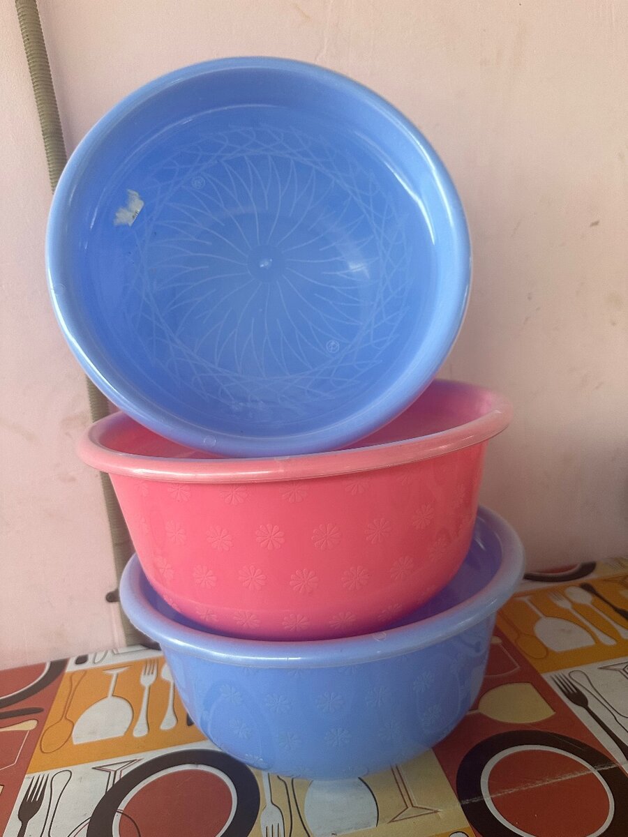 Saladier en plastique avec couvercle