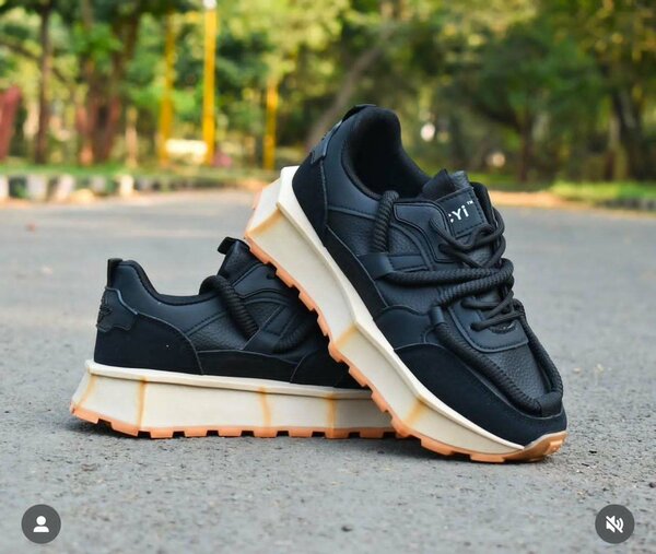 Baskets noires tendance